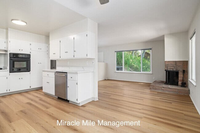 Building Photo - willow