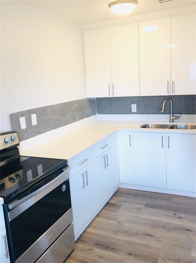 Building Photo - 1016 NE 17th Ave