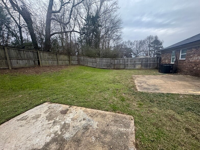 Building Photo - 5021 Appleville St