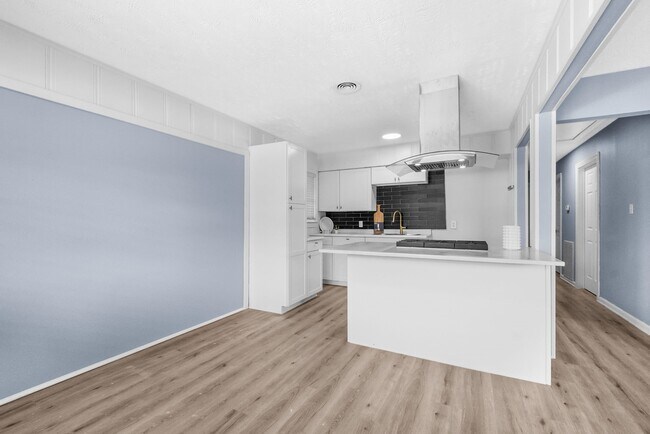 Building Photo - 2119 Linden Creek Ln
