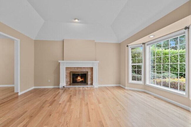 Building Photo - Air Conditioned Newcastle Beauty in Covete...