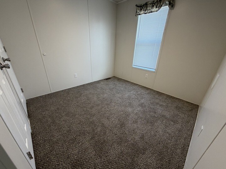 Building Photo - 15386 Danseur Dr