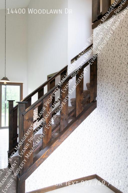 Building Photo - 14400 Woodlawn Dr