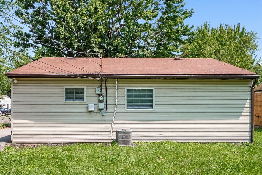 Building Photo - 1261 Grovewood Dr