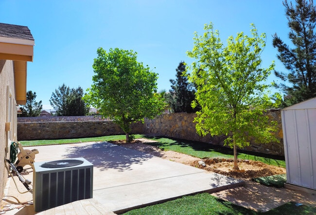 Building Photo - 14336 Desert Sage Dr