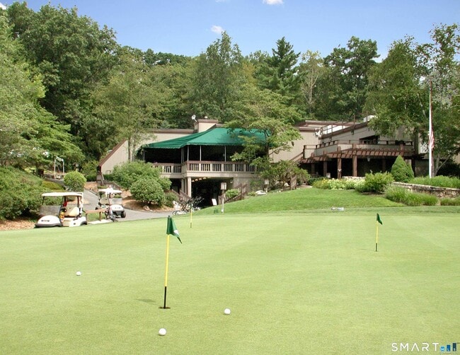 Building Photo - 3 Woods Hollow Ct