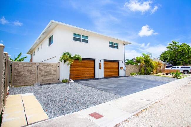 Building Photo - 1623 Venetian Dr