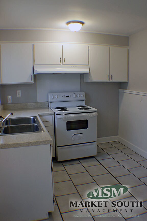 Building Photo - *REDUCED!!* BRICK RANCH OFF SKIDAWAY- AVAI...