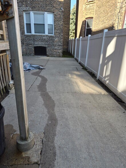 Building Photo - 6657 S Minerva Ave