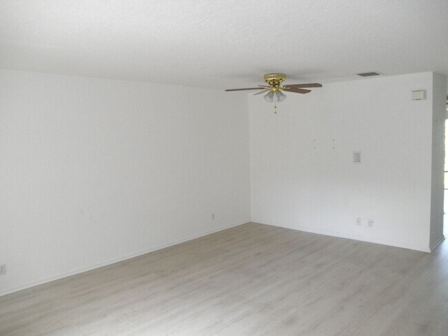 Building Photo - 798 Summit Lake Dr