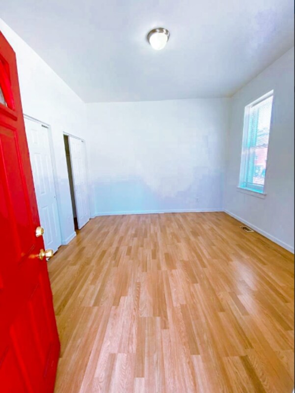 Building Photo - 2831 Iowa Ave