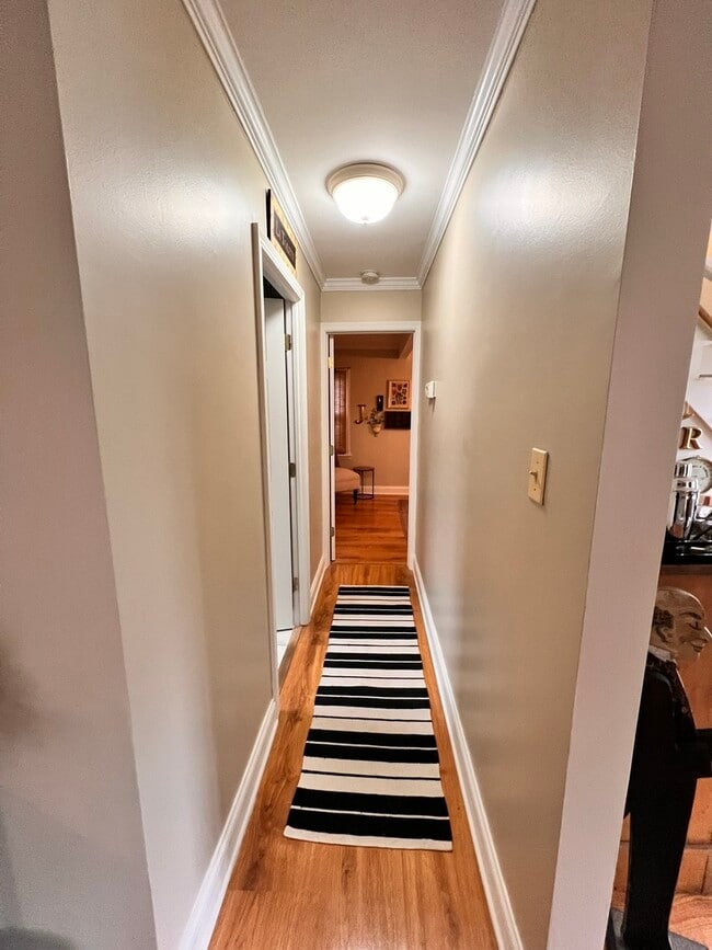 Building Photo - 1N261 Stacy Ct