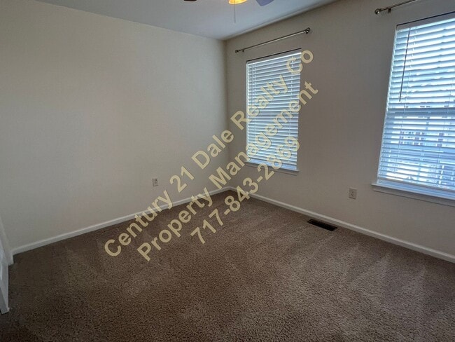 Building Photo - Beautiful 3 BR, 2.5 Bath home in Woodcrest Hills Condo located in Central York School District