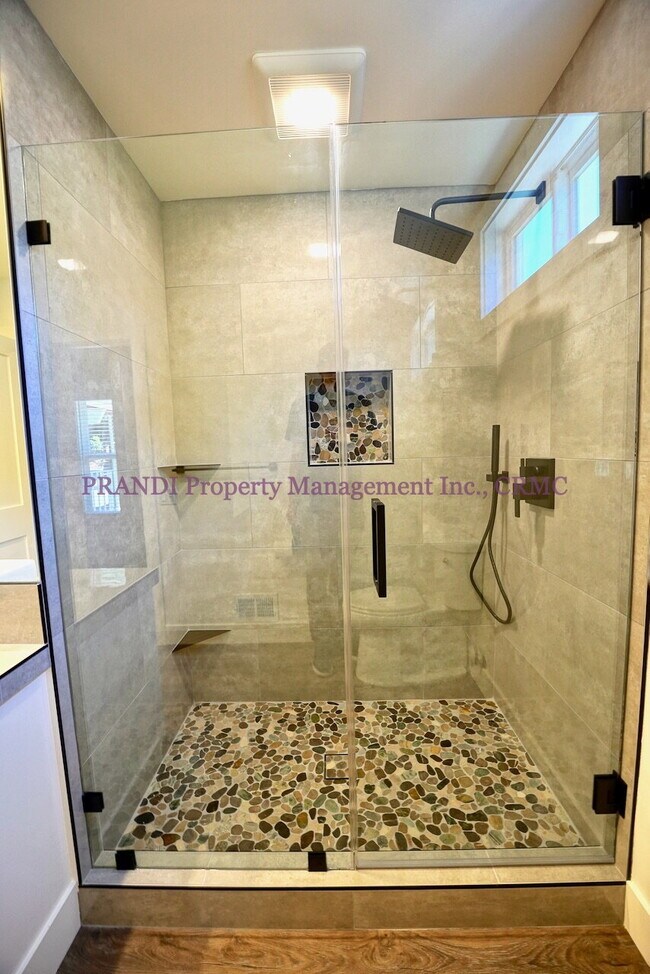 Building Photo - Completely Renovated Large Novato Home in ...
