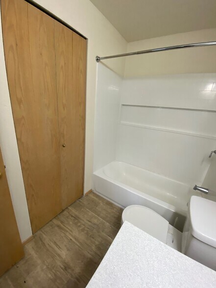 Master Ensuite Bath - 132 24th Ave E