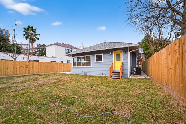 Building Photo - 4413 Roseland St