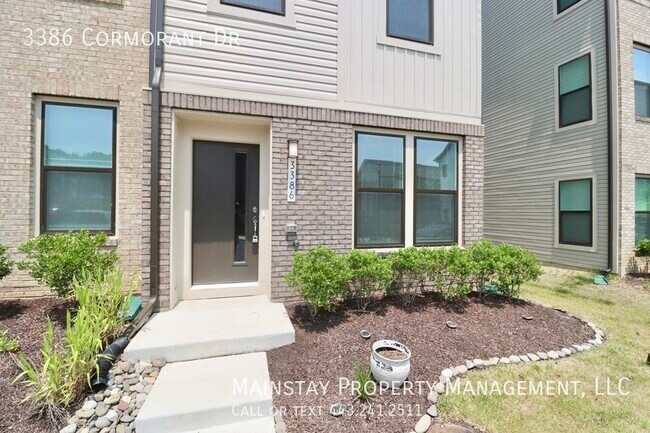 Building Photo - 2022 New Construction Townhome in Watershe...
