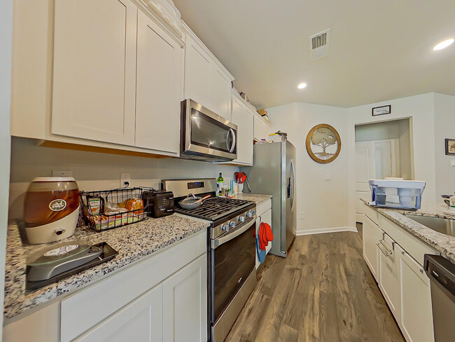Building Photo - 882 Quaint Parish Cir