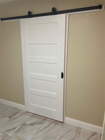 Building Photo - 404 Central Park Dr