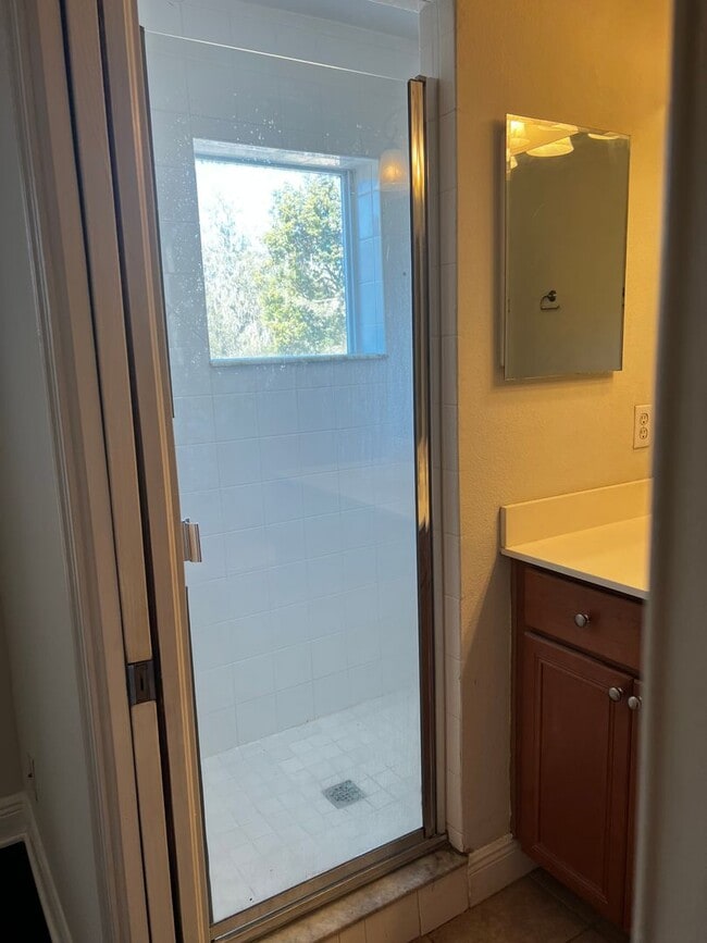 Building Photo - Milk District Townhouse!!