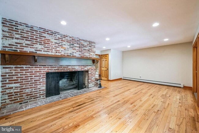 Building Photo - 3574 Glenway Rd