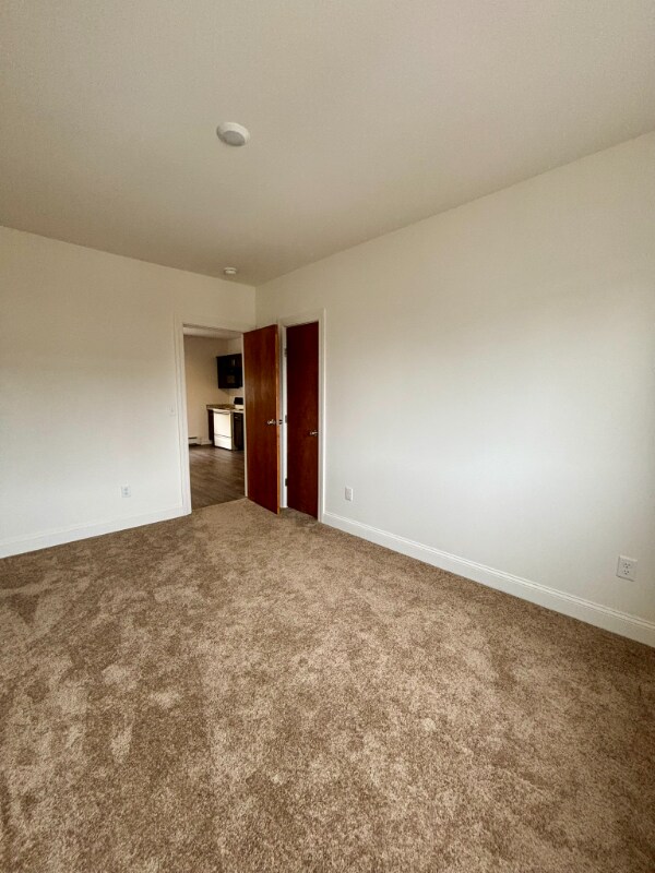 Building Photo - 85 Laverack Ave