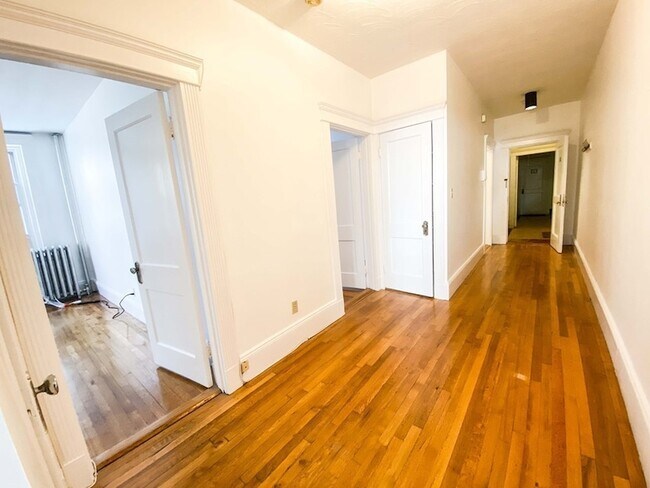 Building Photo - 15 Parkman St
