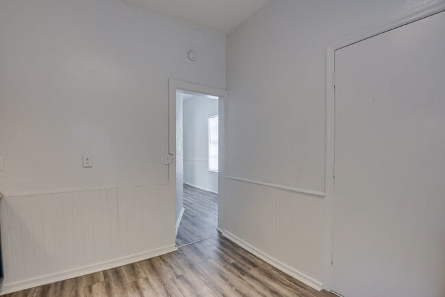 Building Photo - 1418 Maple St