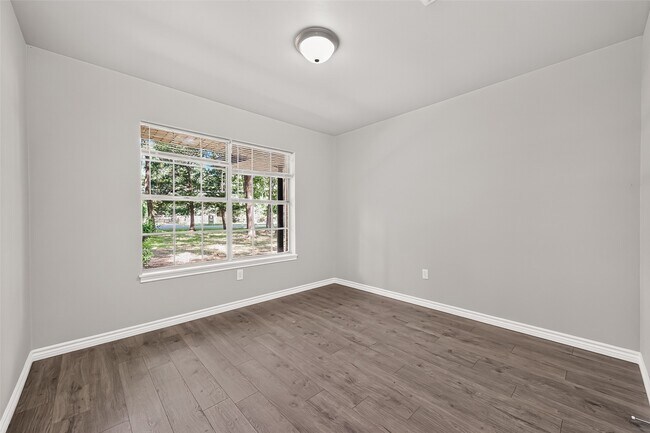 Building Photo - 611 Dogwood Trail