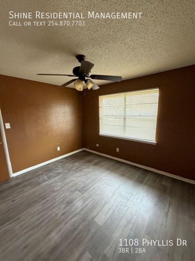 Building Photo - 1108 Phyllis Dr