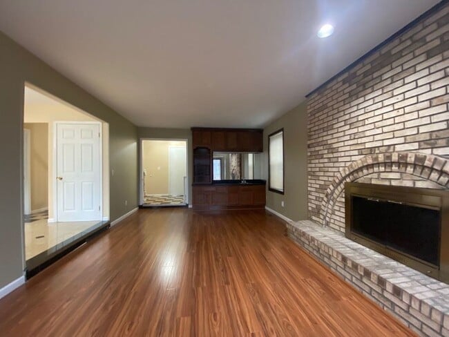 Building Photo - 17381 Washington Ct