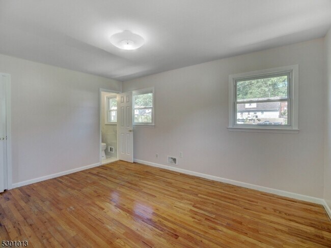 Building Photo - 17 Brook Pl