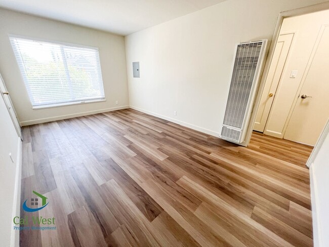 Building Photo - $2,495 - UPDATED 2 bedrooms/1 bathroom Upstairs Unit near Rose Garden!