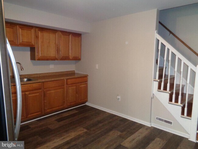 Building Photo - 7150 Eastbrook Ave