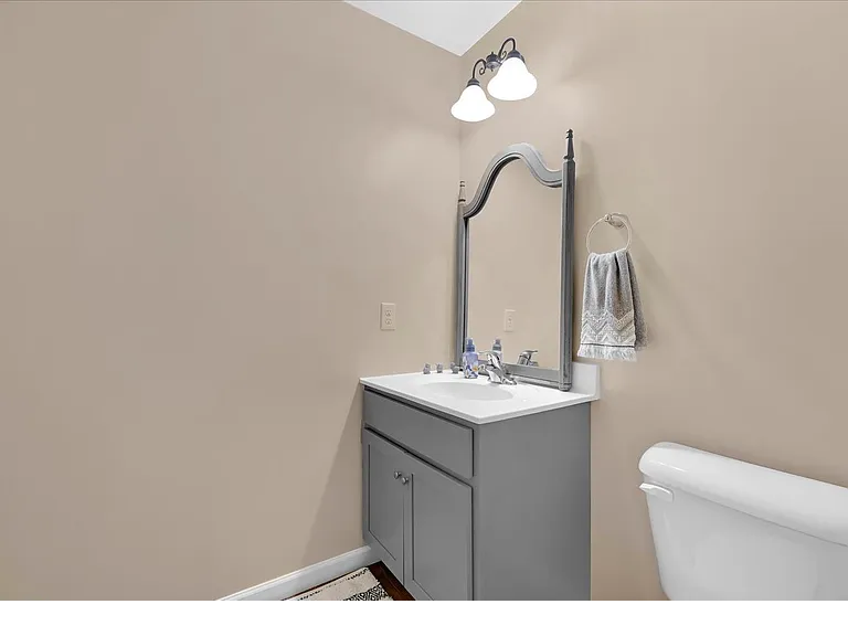 Building Photo - 858 Byler Cir