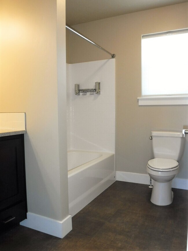 Building Photo - Chic artist-style lofts home with 3 bed 2.5 bath near Boise Greenbelt.
