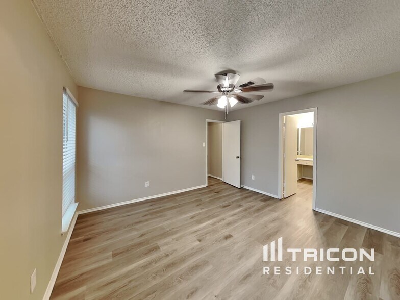 Building Photo - 404 Moss Hill Dr