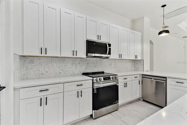 Building Photo - 13792 Long Lake Ln