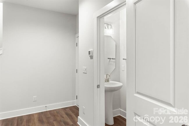 Building Photo - 417 Prine Pl