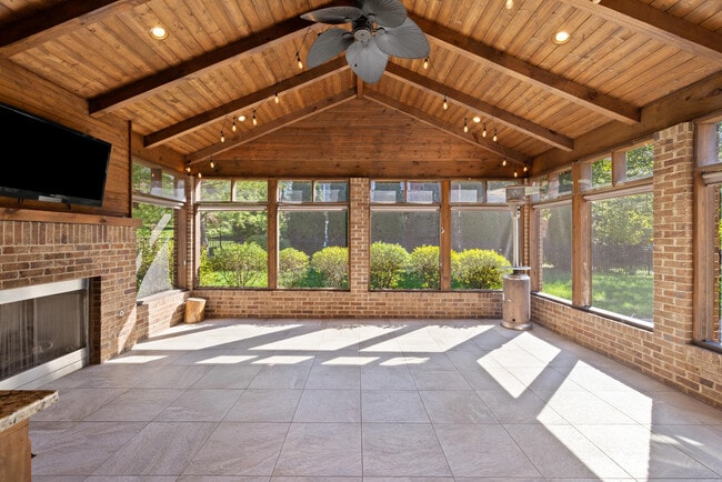 Building Photo - 916 Star of Danube Way