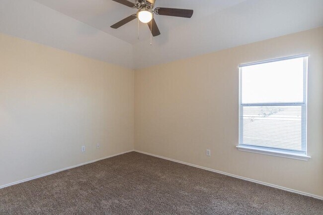 Building Photo - 2013 Rachel Ln