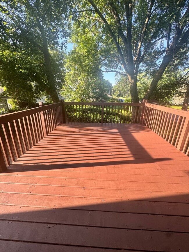 Building Photo - Walk To The Lake! **Rent Special**