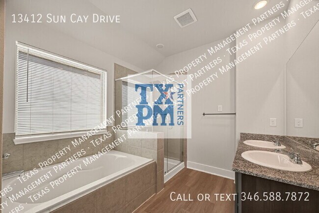 Building Photo - 13412 Sun Cay Drive