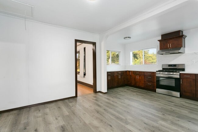 Building Photo - 3 bd 1 bath home