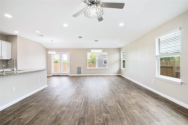 Building Photo - 101 Rochester Ln