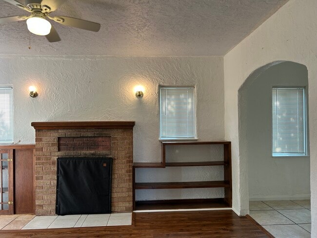 Building Photo - 33141 Case St