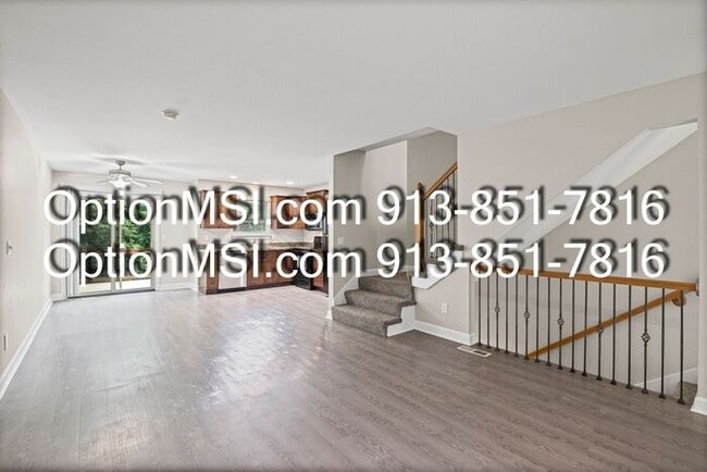 Building Photo - Townhome available in Piper schools