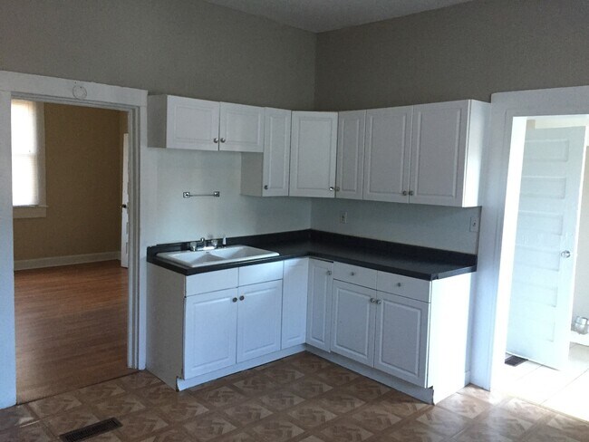 Building Photo - 27 Hemlock Dr