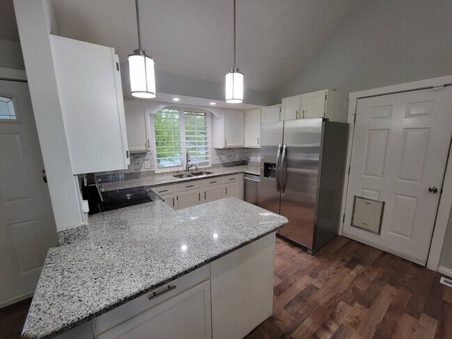 Building Photo - Newly Renovated 3 Bed 2 Bath Home in Kearns!!!