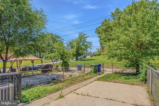 Building Photo - 586 Lucia Ave